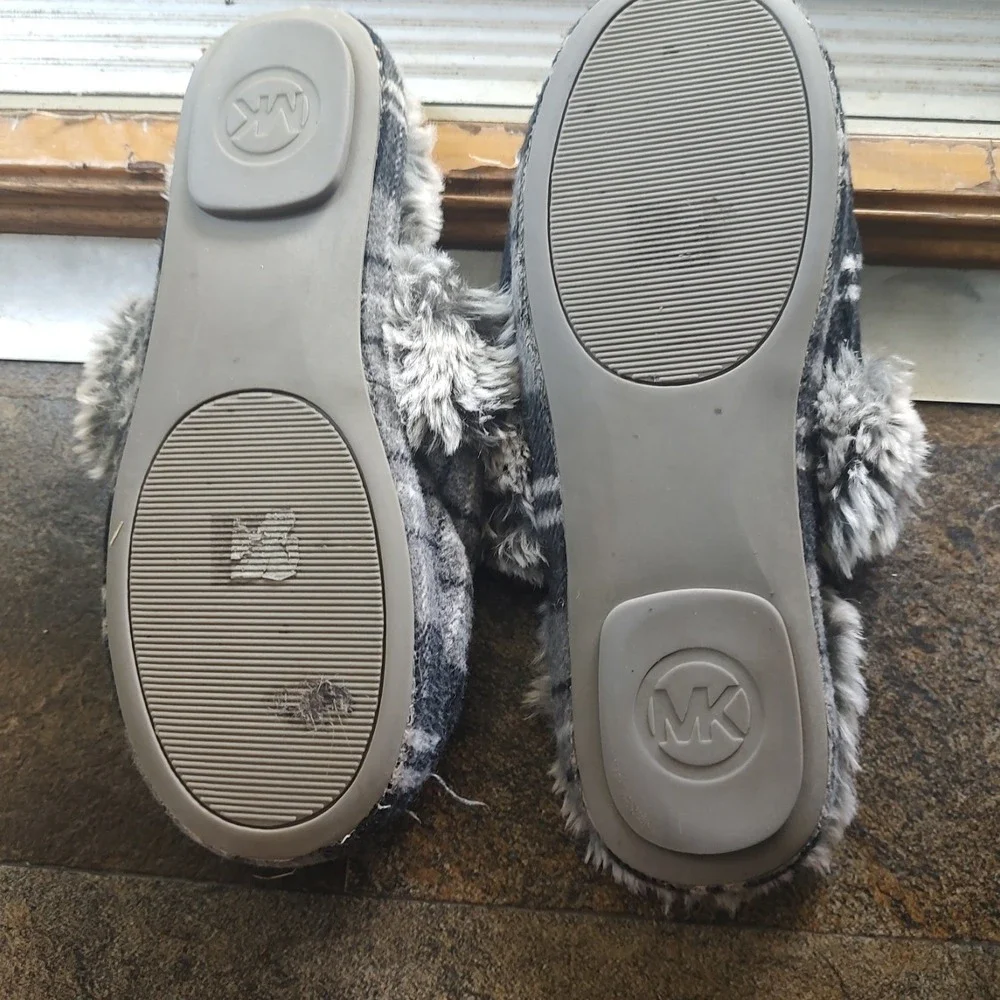 Michael Kors Plaid Slippers Women Size L Grey Black Excellent Faux Fur MK Logo